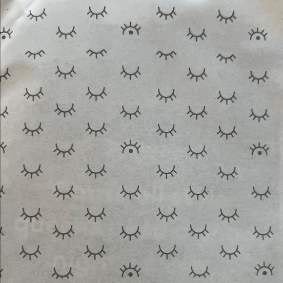 Ettitude Bamboo Lyocell Eye Mask in White - Picture 4 of 5